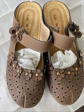 Brown shoes (9)